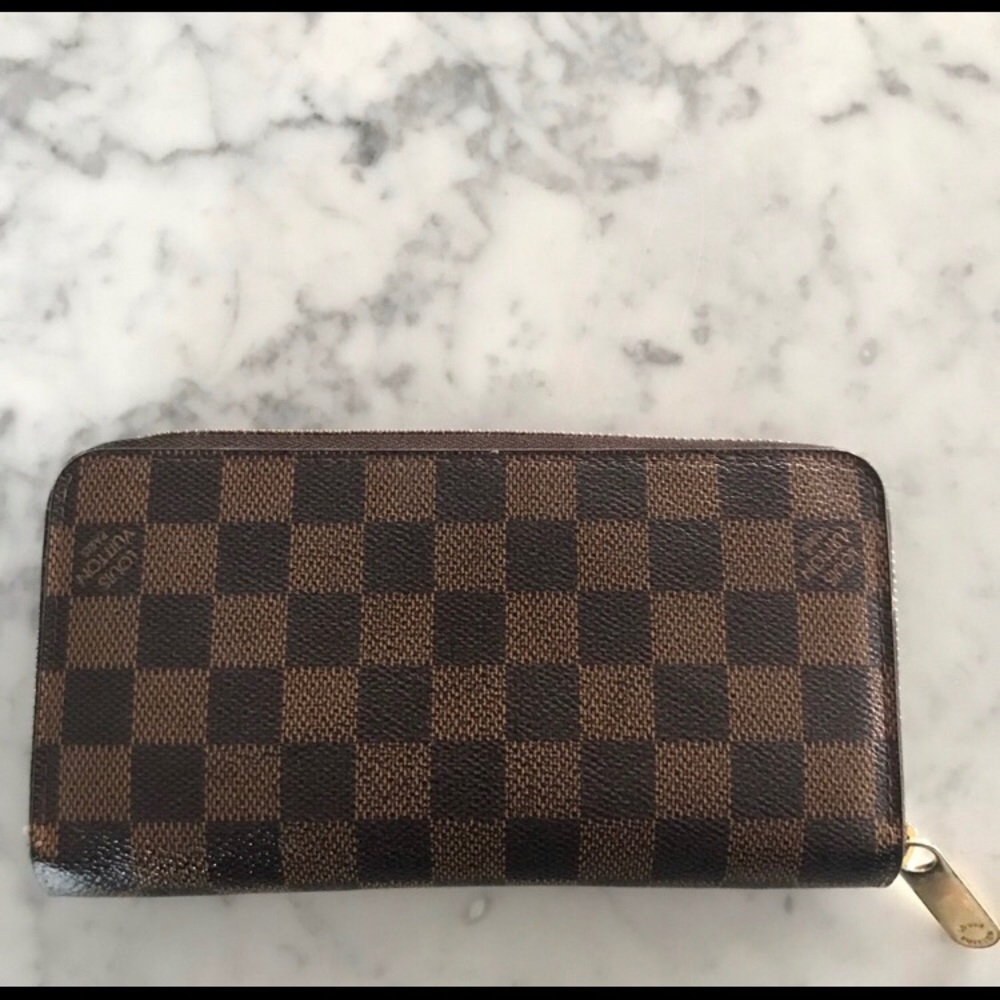 Louis Vuitton Damier Zippy wallet